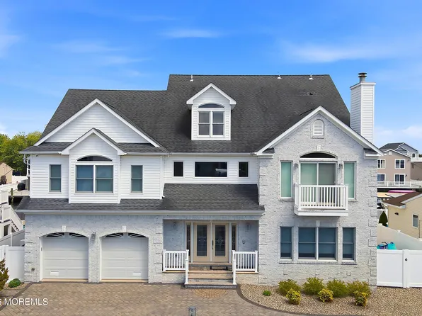 17 Lagoon Drive W, Toms River, NJ 08753