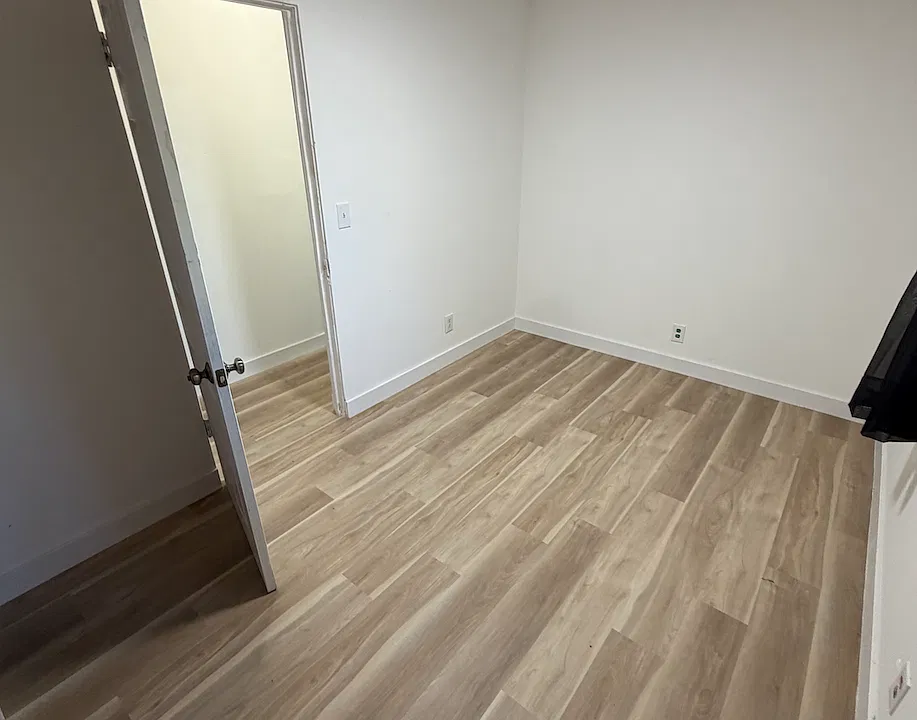 112 NW 8th St