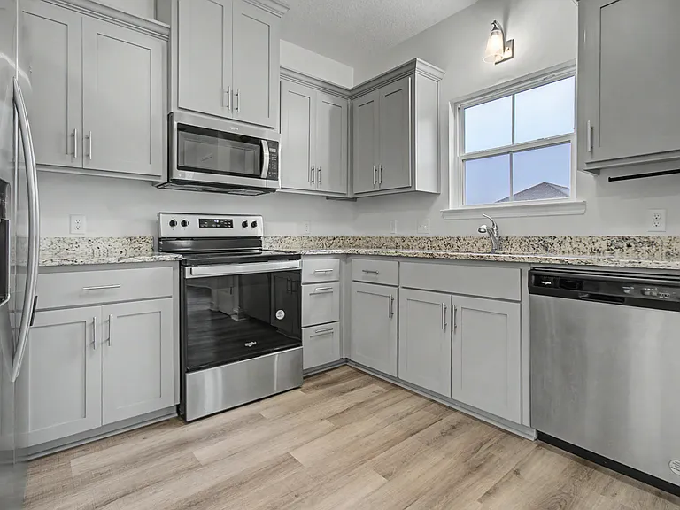 1246 Grayson Ave — Photo 8