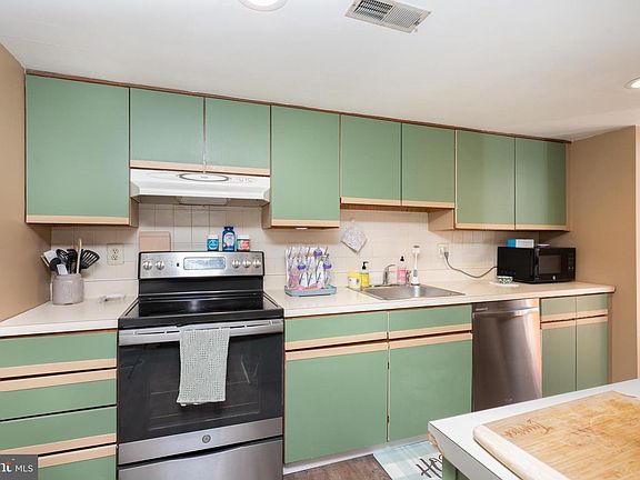 4th image of 428 Bridge St