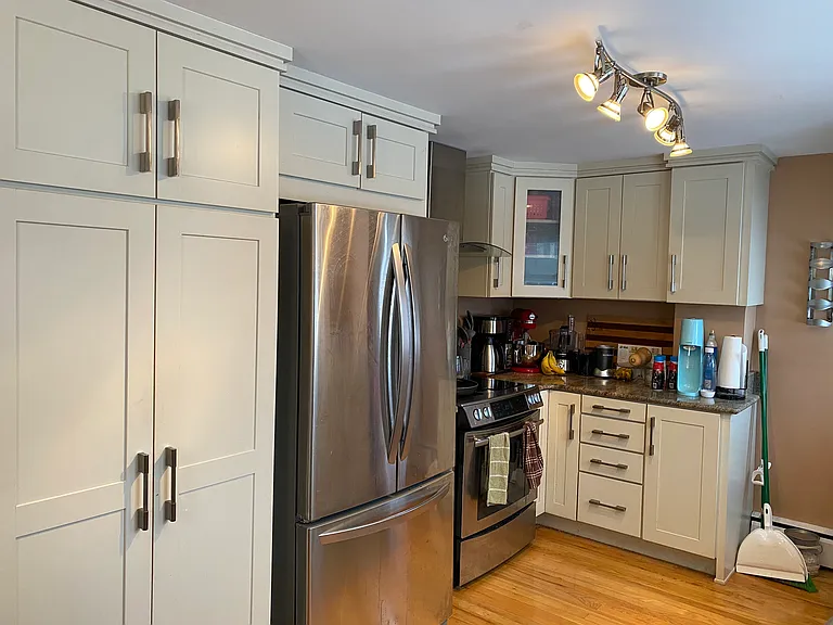 53 Dickson Ave — Photo 2
