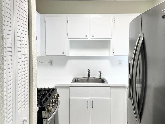 2nd image of 1300 W 47th Pl APT 224