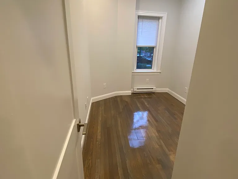 102 Queensberry St #2 — Photo 8