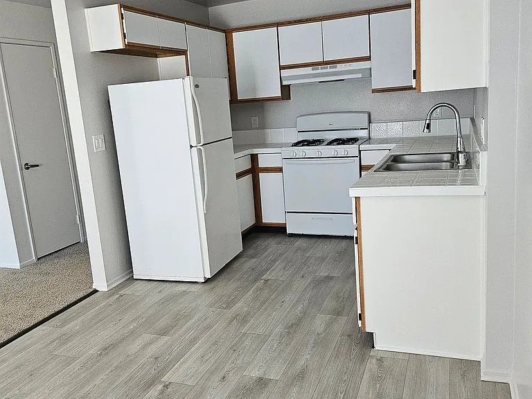 Canyon Creek Apartments — Photo 7