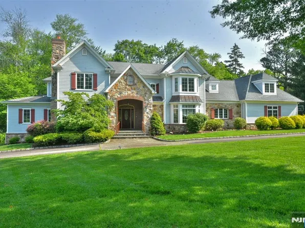 25 Stony Brook Dr, North Caldwell, NJ 07006
