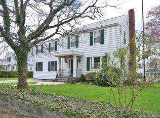 129 Brookridge Ave, Fairfield, CT 06825