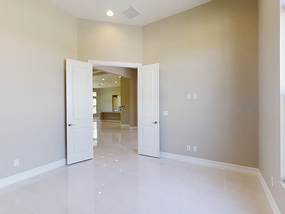 3rd image of 2937 SW English Garden Dr
