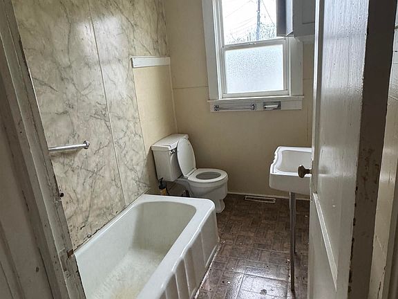 5th image of 1159 E Columbia St