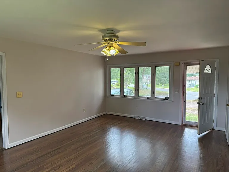 1016 Dove St — Photo 8