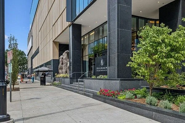 Building Photo - 160 2nd Ave S #2102