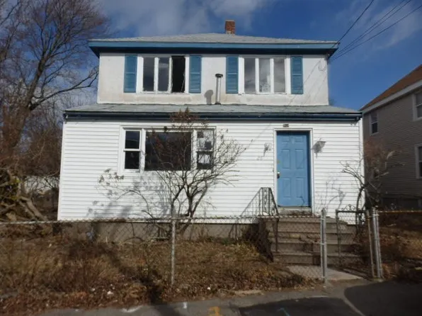 26 Charles St, Quincy, MA 02169