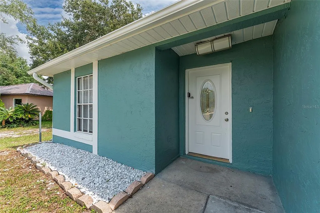 3 bed, 2.0 bath, 1329 sqft, $1,775 — Photo 1