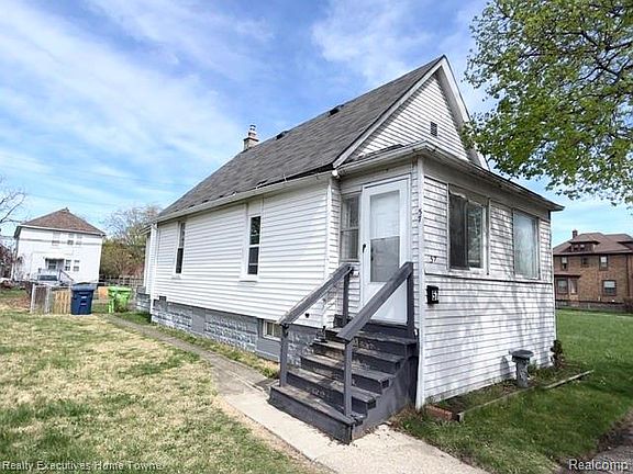 2nd image of 57 Oak St
