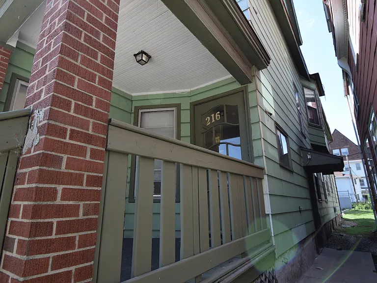 216 W Gilman St #3 — Photo 8