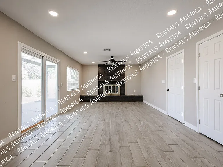 2902 W Straford Dr — Photo 12