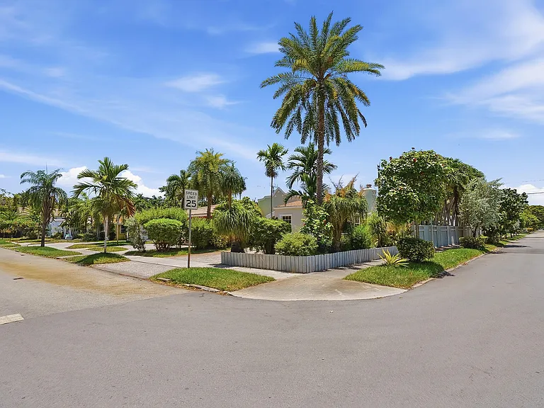 1658 Jackson St — Photo 37