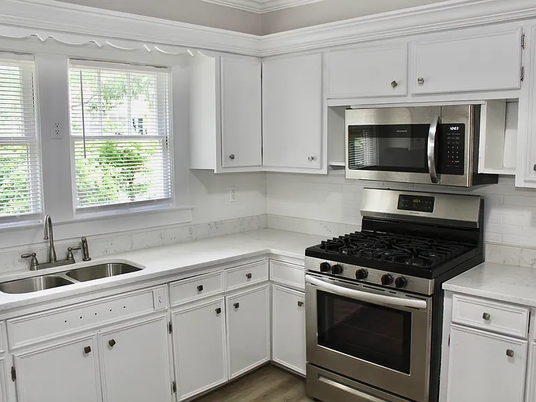 4522 Lee Ave — Photo 7