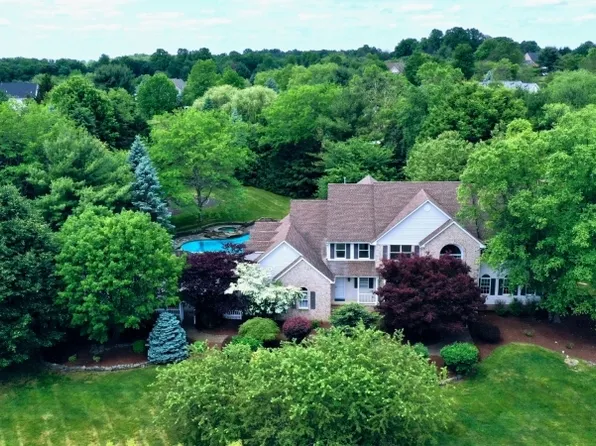 2 Bell Ct, Chester Twp., NJ 07930