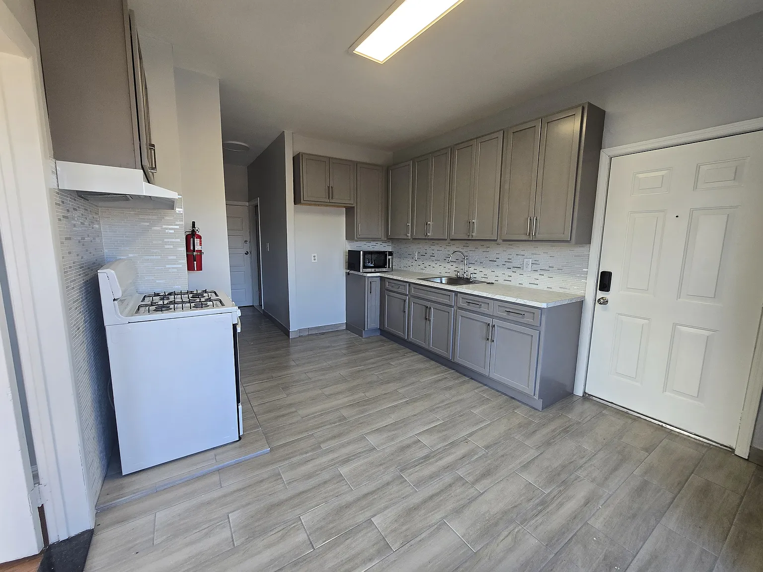 3 bed, $2,400 — Photo 3