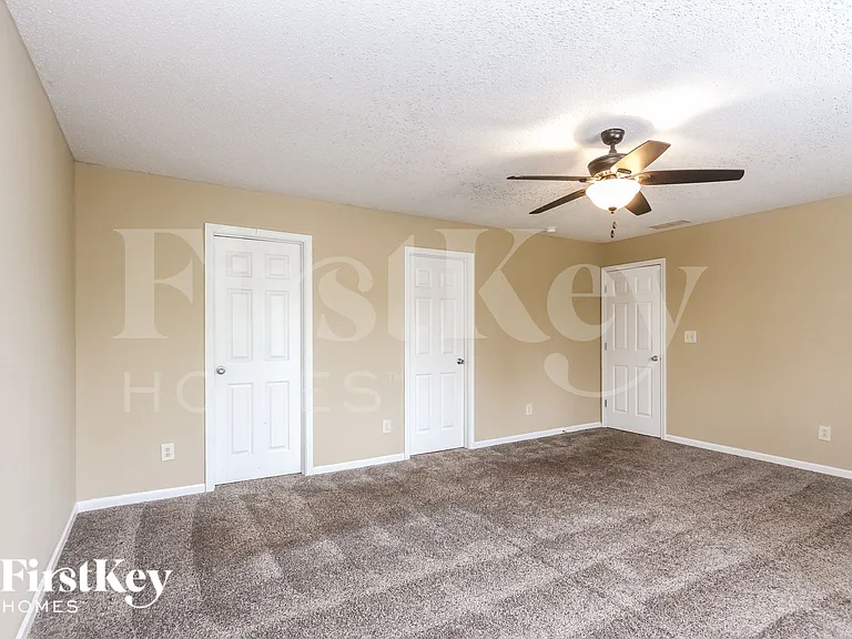 9775 Thomas Ln — Photo 8