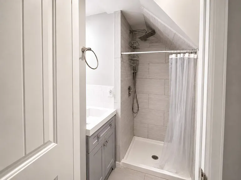 9327 NE Glisan St #1 — Photo 20
