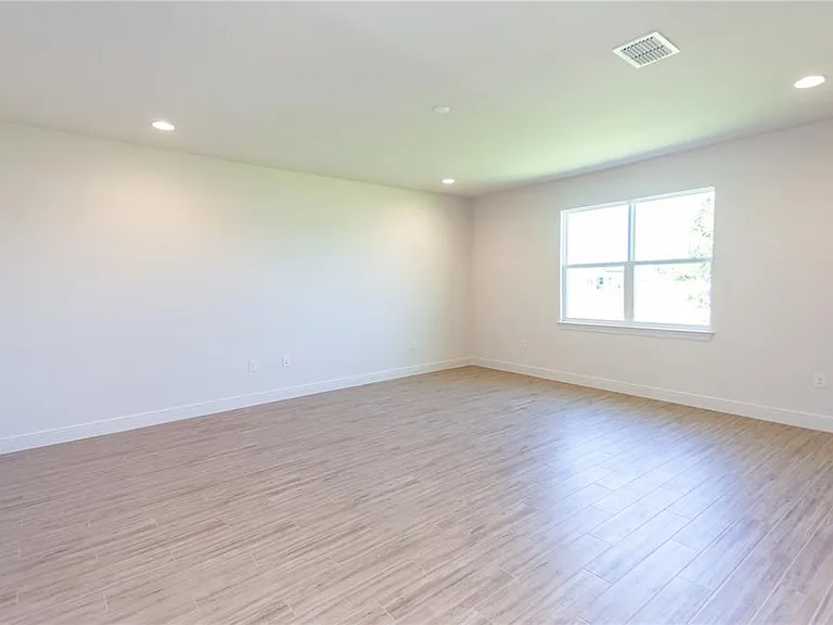 820 Lowood Ct — Photo 18
