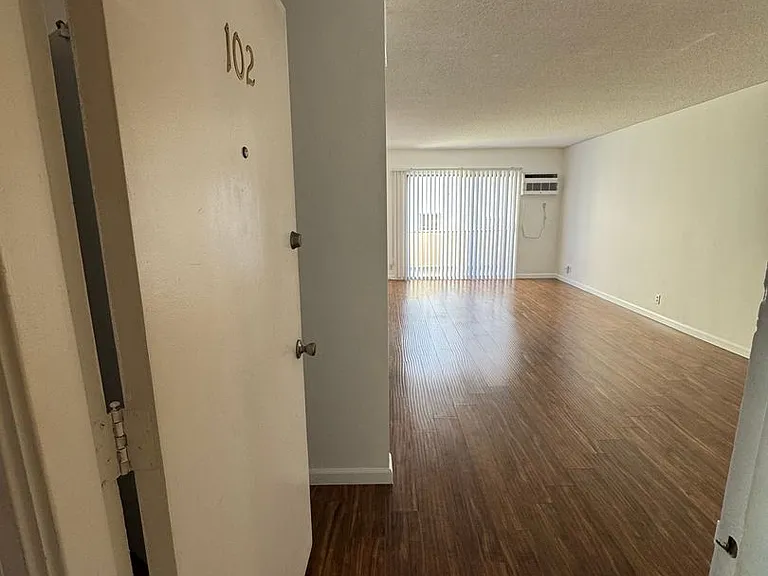 617 N Orange Dr — Photo 9