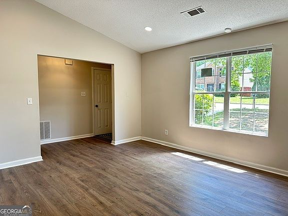 5th image of 7334 Drake Ave