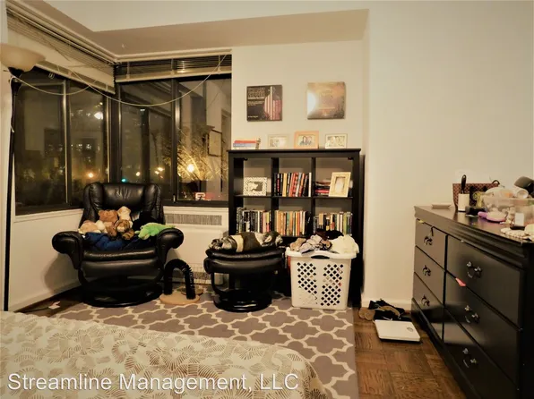 1 Scott Cir #101, Washington, DC 20036