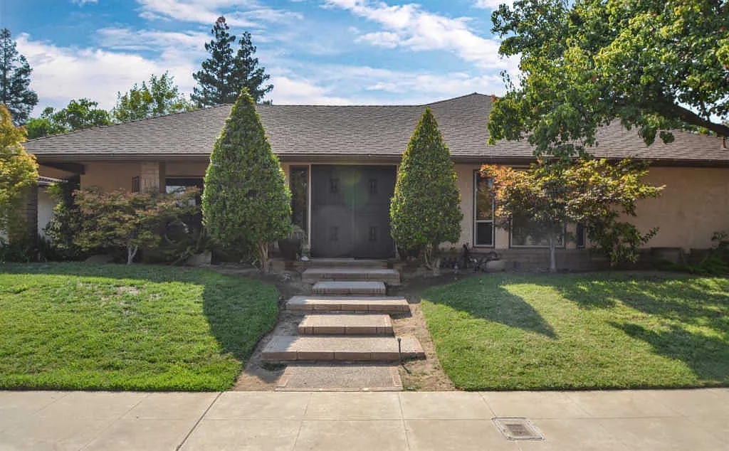 360 Pierce Dr photo 1