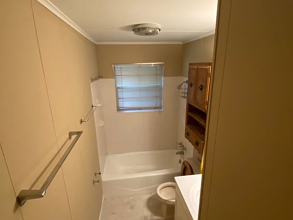 5th image of 4714 Bruce St