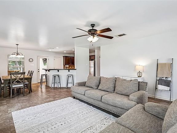 5th image of 42192 Broadwalk Ave