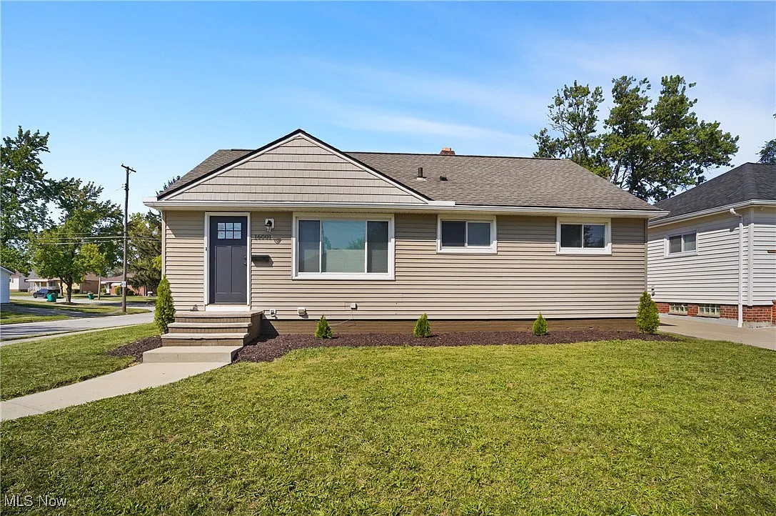 16001 Northwood Ave photo 1