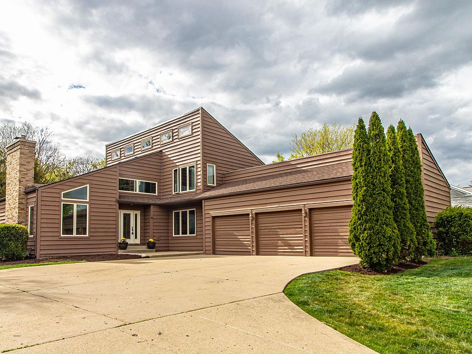 1st image of 21766 Cambridge Dr