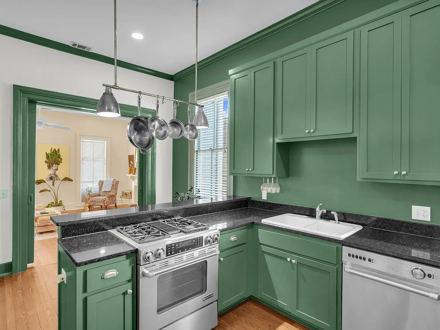 2 bed, 1.5 bath, 2000 sqft, $3,500 — Photo 2