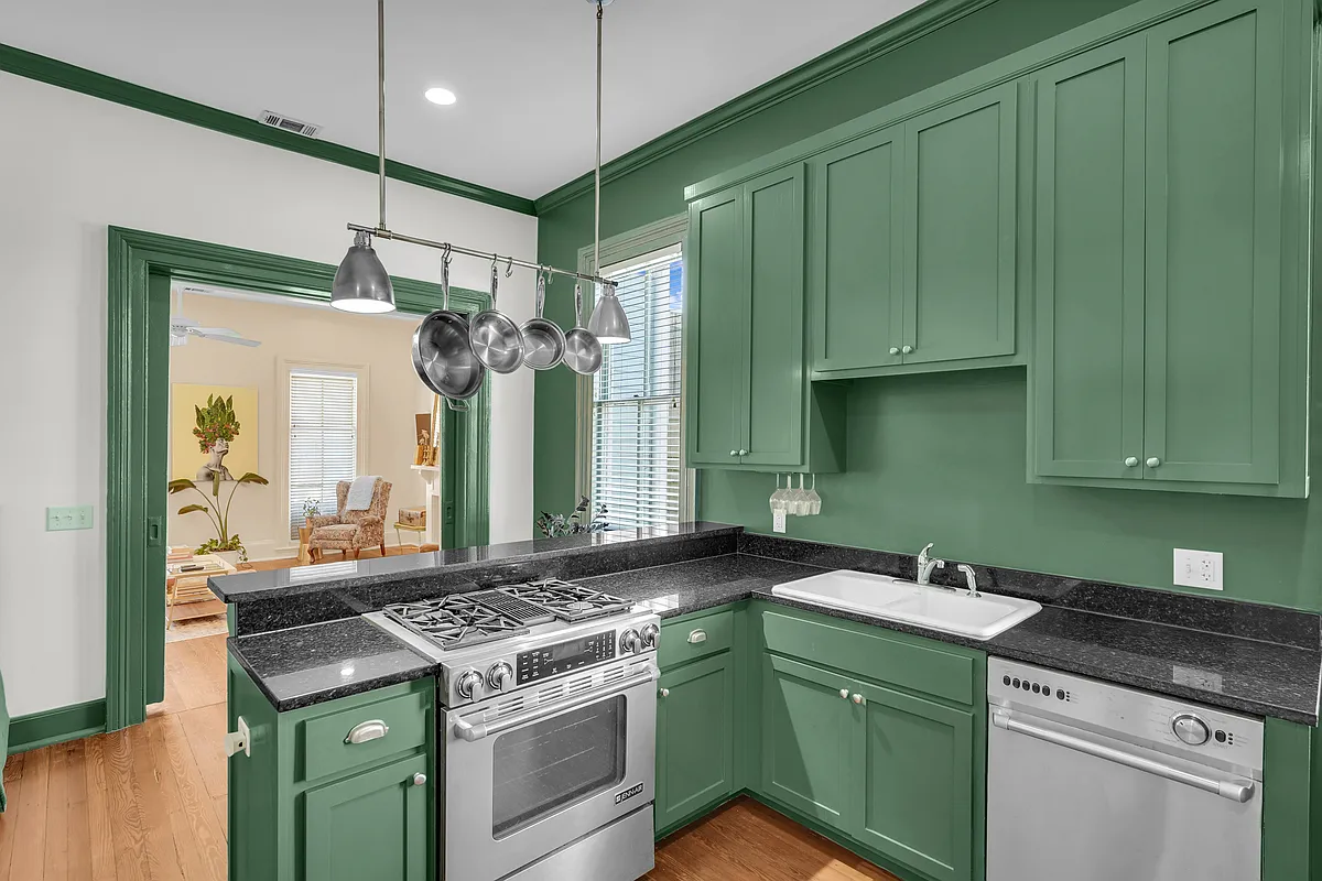 Building Photo - 216 W Park Ave #C