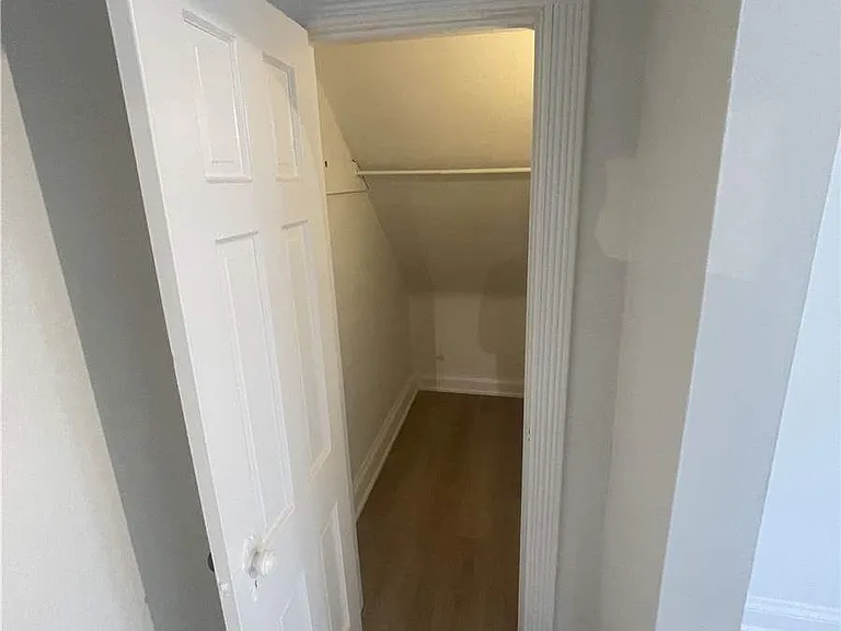1083 Avenue Rd #4 — Photo 14