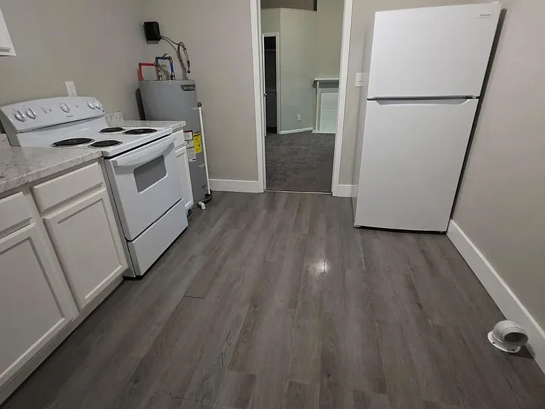 255 Watkins St — Photo 8
