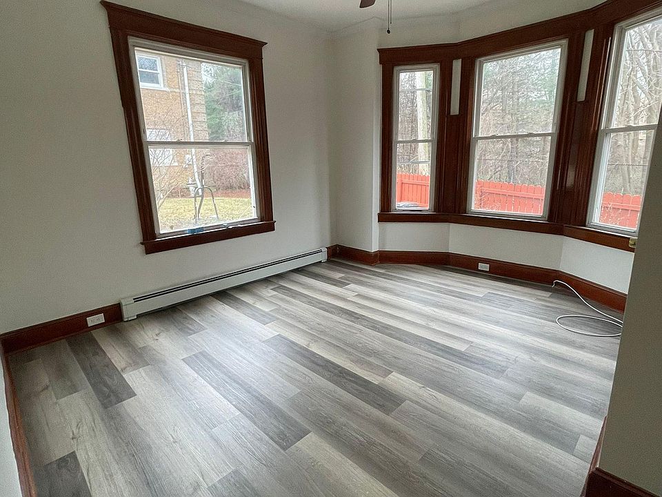 1st image of 121 Sunnyside Dr