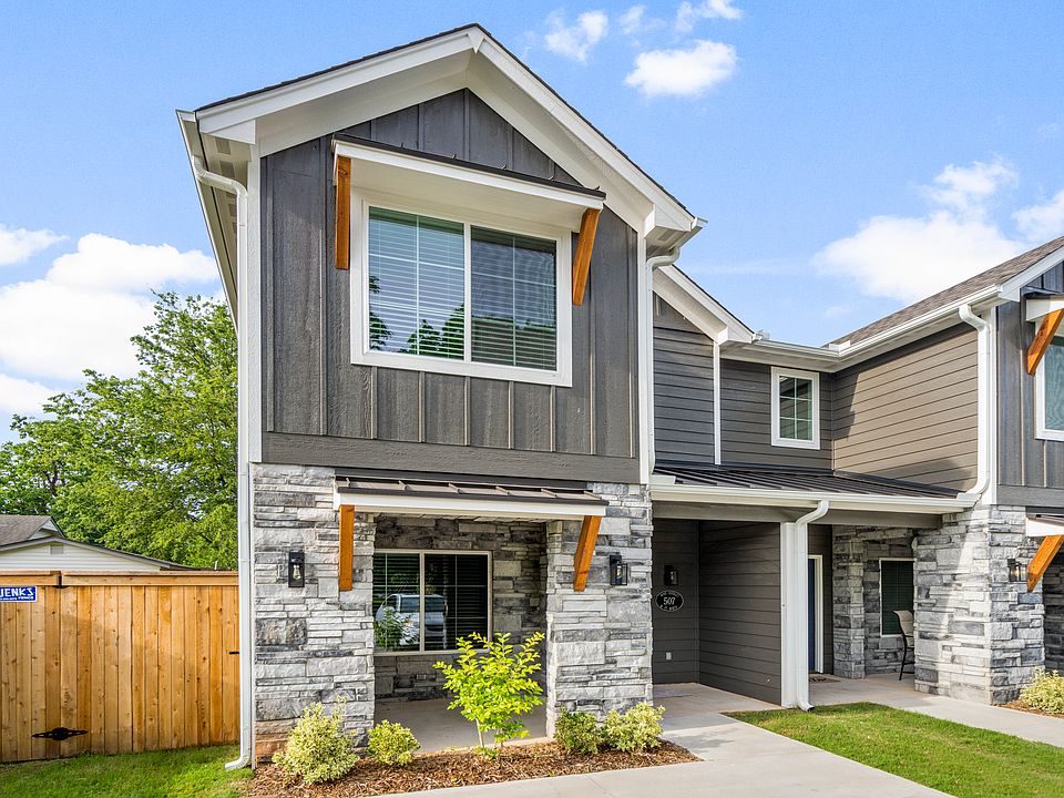 Retro-Inspired 3BR Duplex with Vintage Charm & Arcade Room