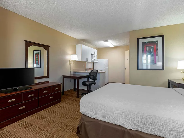 Studio Suite - 1 Queen Bed