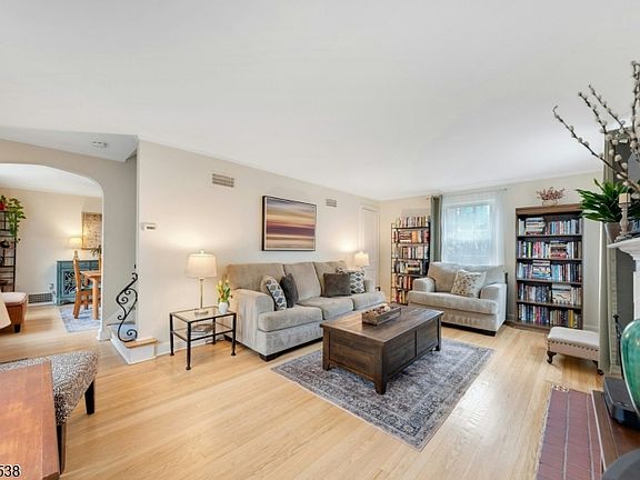 5th image of 17 Brookdale Rd