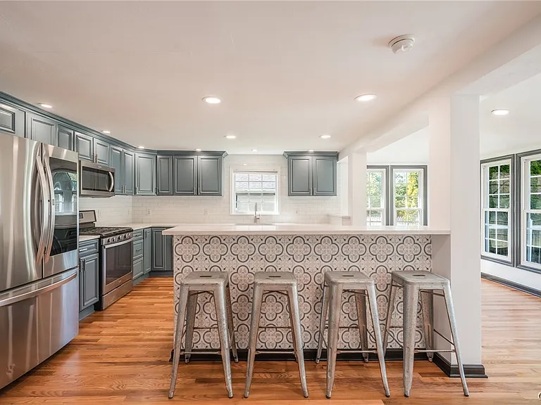 8403 Gaskin Rd — Photo 9