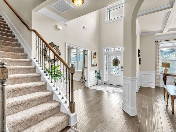 3rd image of 200 Greengate Way