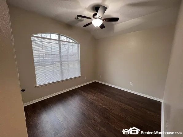 608 Manor Ridge Ln, League City, TX 77573
