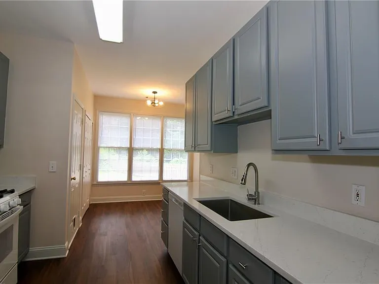 3060 Winston Terrace Ct — Photo 5