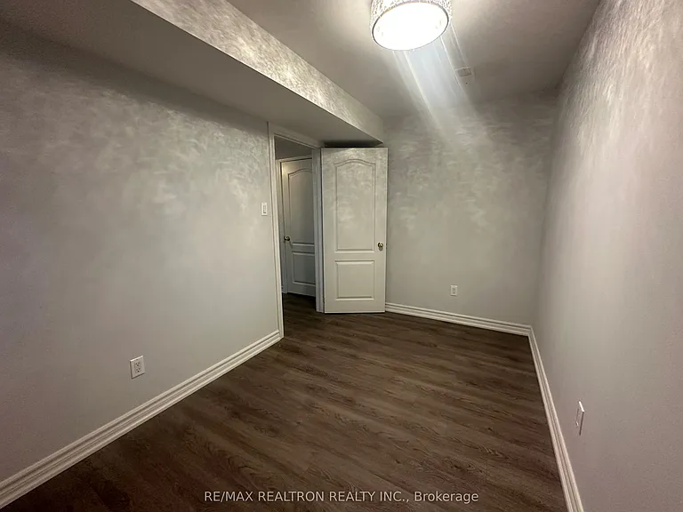 372 Mantle Ave #BASEMENT — Photo 7