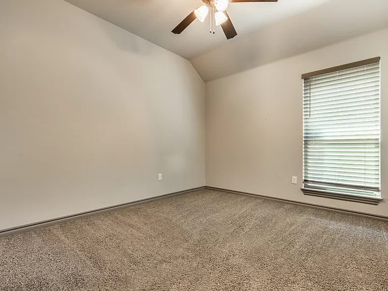 6133 Oxnard St — Photo 7