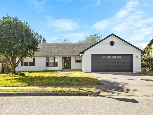 900 N 26th St, Rogers, AR 72756