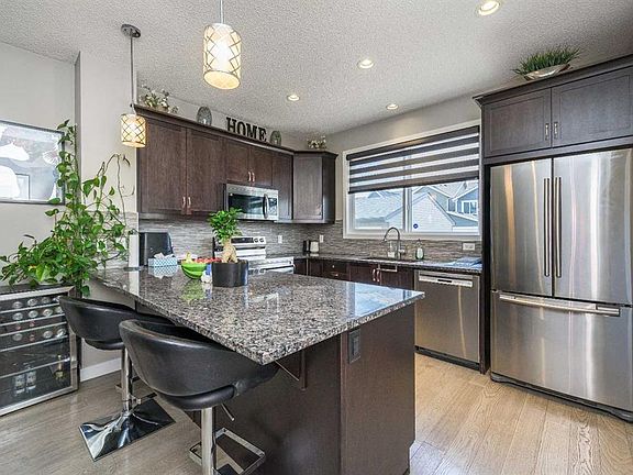 3rd image of 5 E Masters St SE